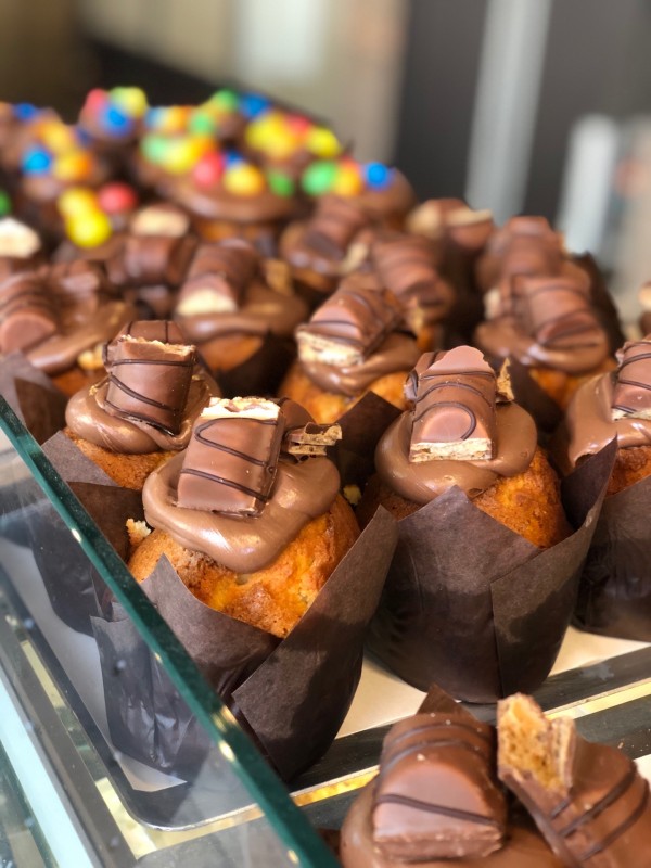 Les muffins chocolat kinder bueno ou m&m's de La Fabrique